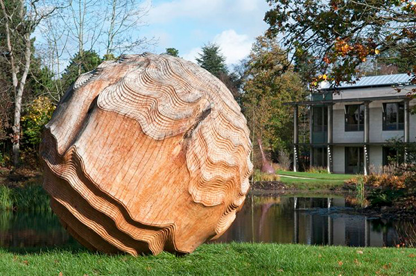 Огромная абстрактная скульптура Элисон Кроутер