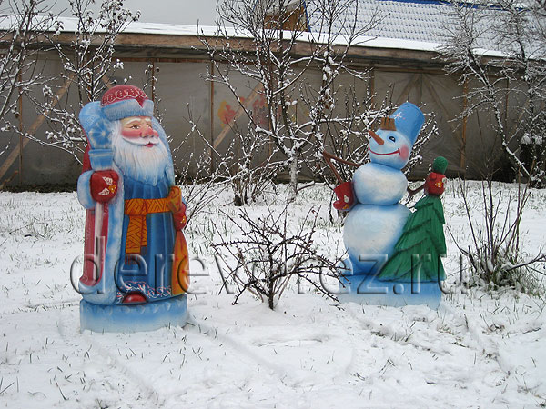 Скульптуры Деда мороза и Снеговика из дерева (резьба, роспись)